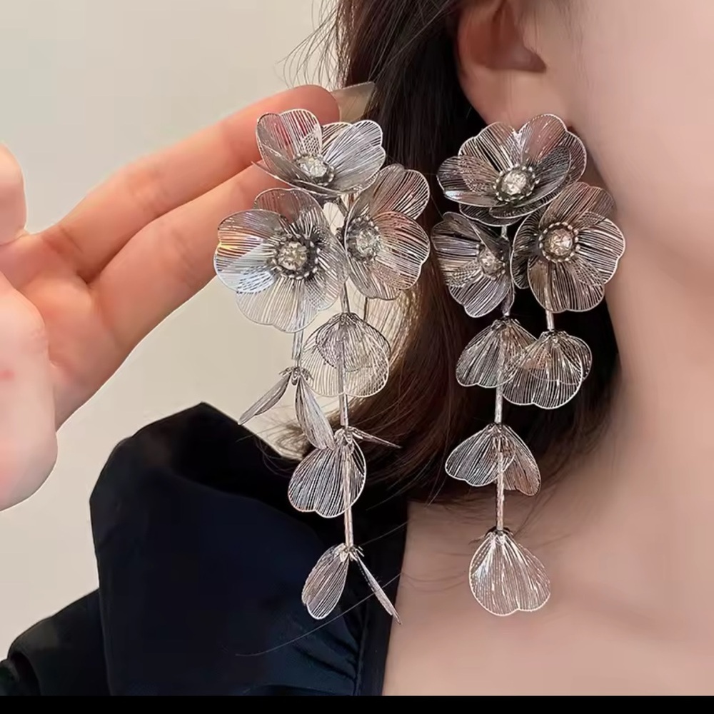 Zara Kate Middleton cascading floral earrings